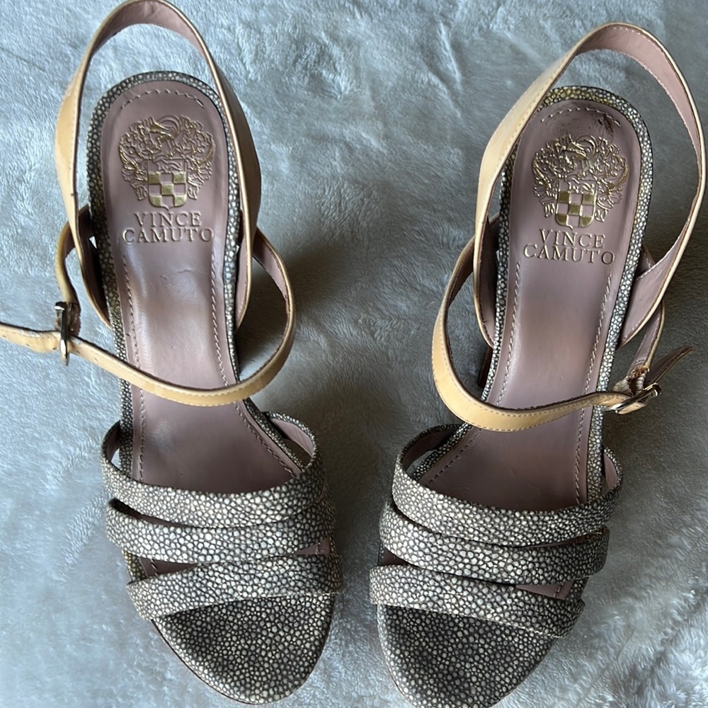 Never worn Vincent Camuto chunky heel